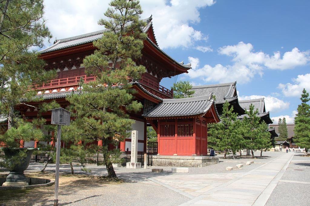 Exploring Kyotos Temples: A Journey Through Time